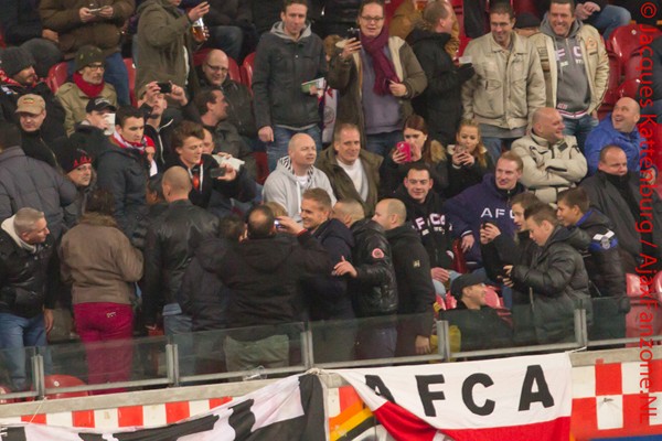 De Jong bezoekt F-side en 410 (Incl video)